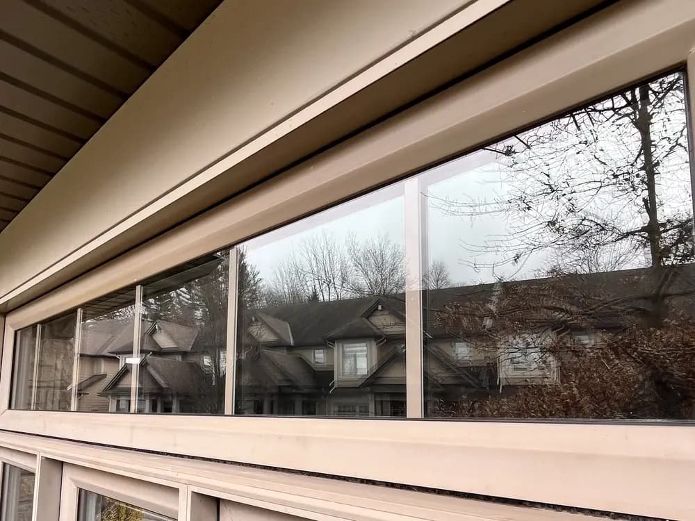 After — Window display cleaning before and after in Niagara