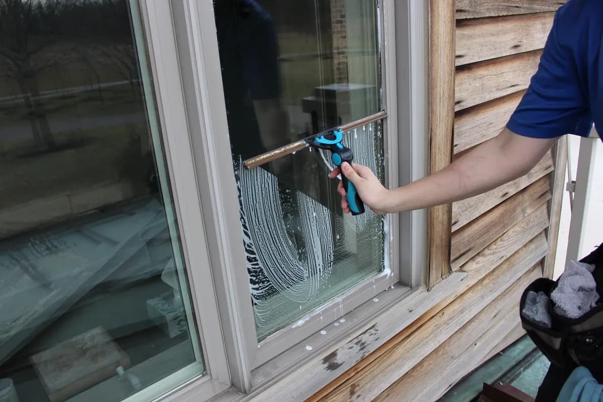 Window cleaning service for Ancaster and Dundas homes in Hamilton